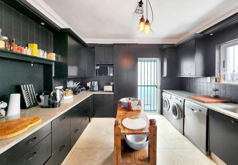 5 Bedroom Property for Sale in Bantry Bay Western Cape
